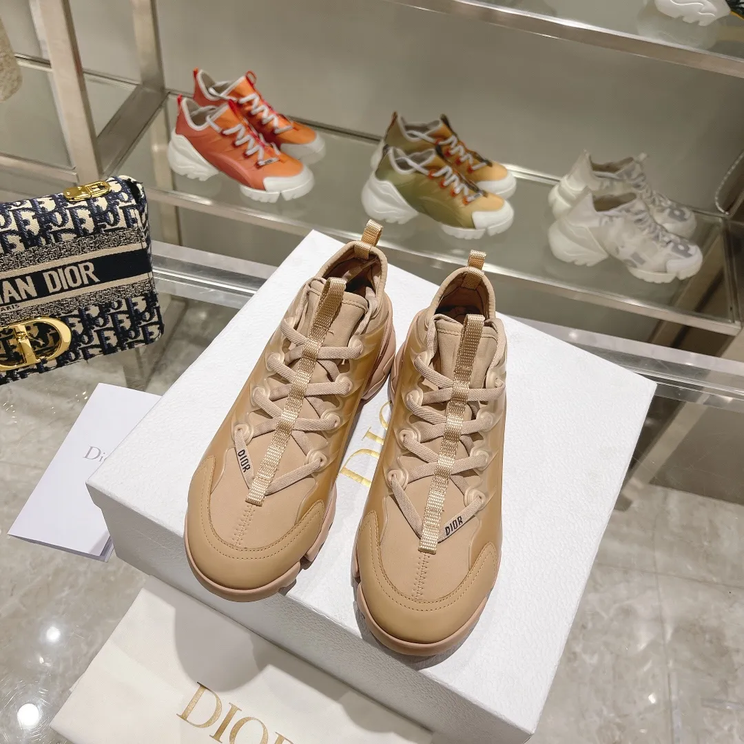 👟👟Ex-factory price 460👟👟 Dior sports dad shoes, your ideal high-end quality customization, a new product created by Crusie “J’ADI*R” at the first major show of Paris Fashion Week‼ ️Molded from the original board, all details are welcome to be appraised and compared 🔥 Upper: Original imported customized Lycra surface with soft silk cowhide Inner: soft, comfortable and breathable Foot pads: cowhide injection molded feet, original molded color matching Logo webbing Original molded 3D film combination Original molded anti-slip combination outsole! Original packaging consistent! Number of yards: 35-41 yards (custom-made sizes 41 are non-refundable)